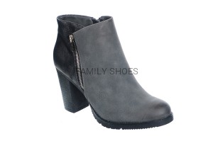 SZARE BOTKI NA SŁUPKU 